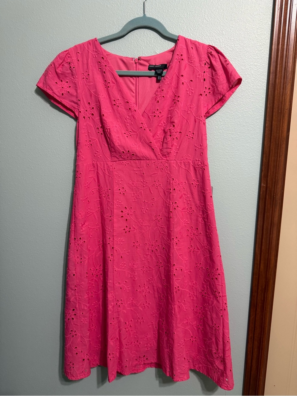NWT Maggy London Pink Embroidered Eyelet V-Neck Cap Sleeve Dress Size 8